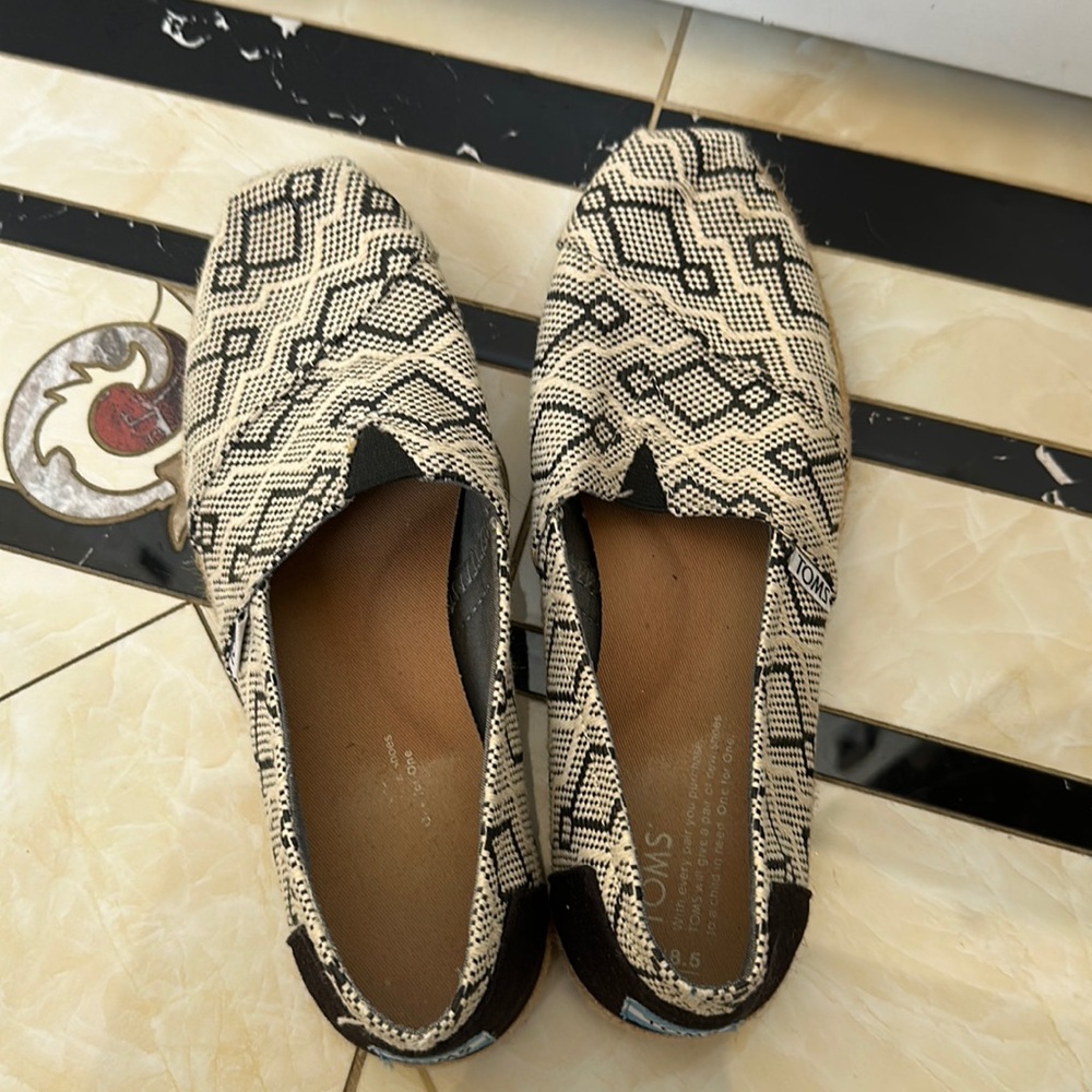 Toms shoes